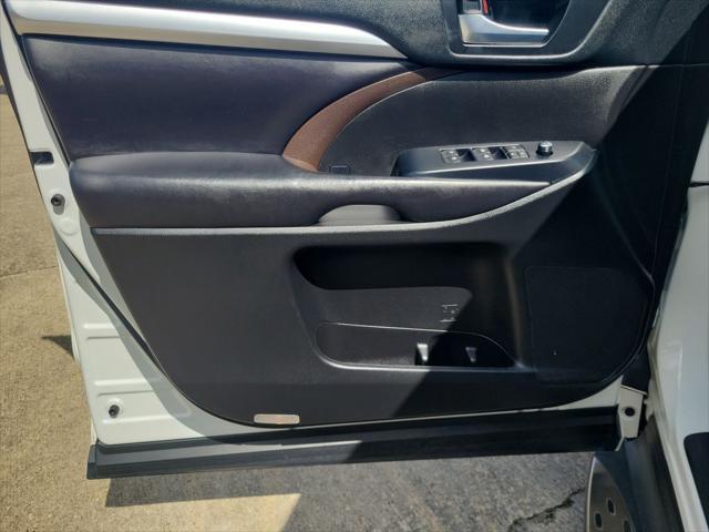 used 2018 Toyota Highlander car, priced at $19,789