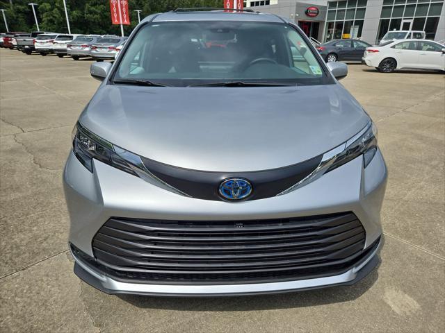 used 2025 Toyota Sienna car, priced at $43,944