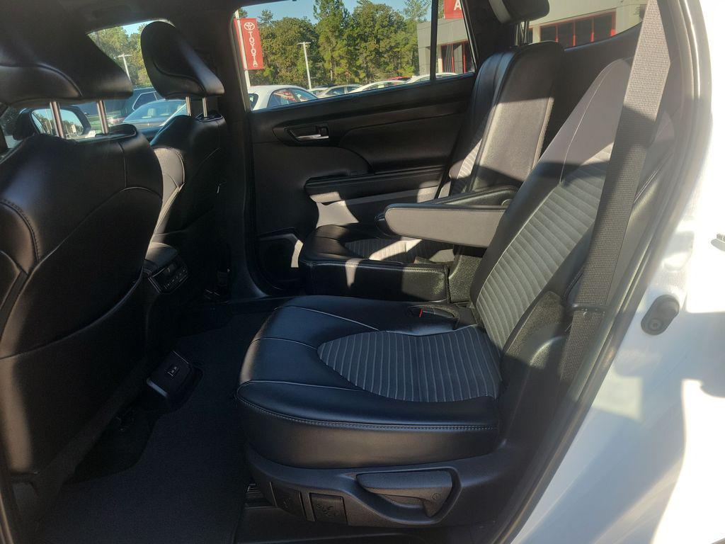 used 2024 Toyota Highlander car, priced at $41,819
