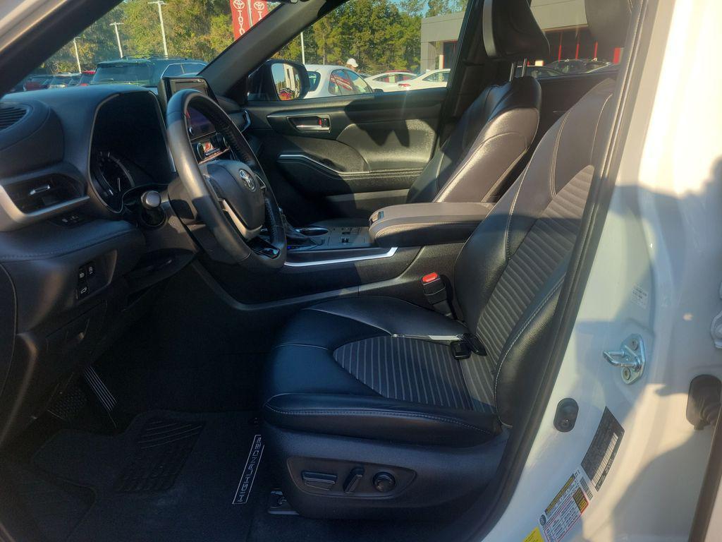 used 2024 Toyota Highlander car, priced at $41,819