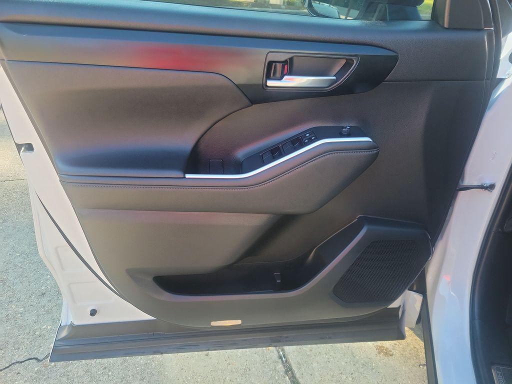 used 2024 Toyota Highlander car, priced at $41,819