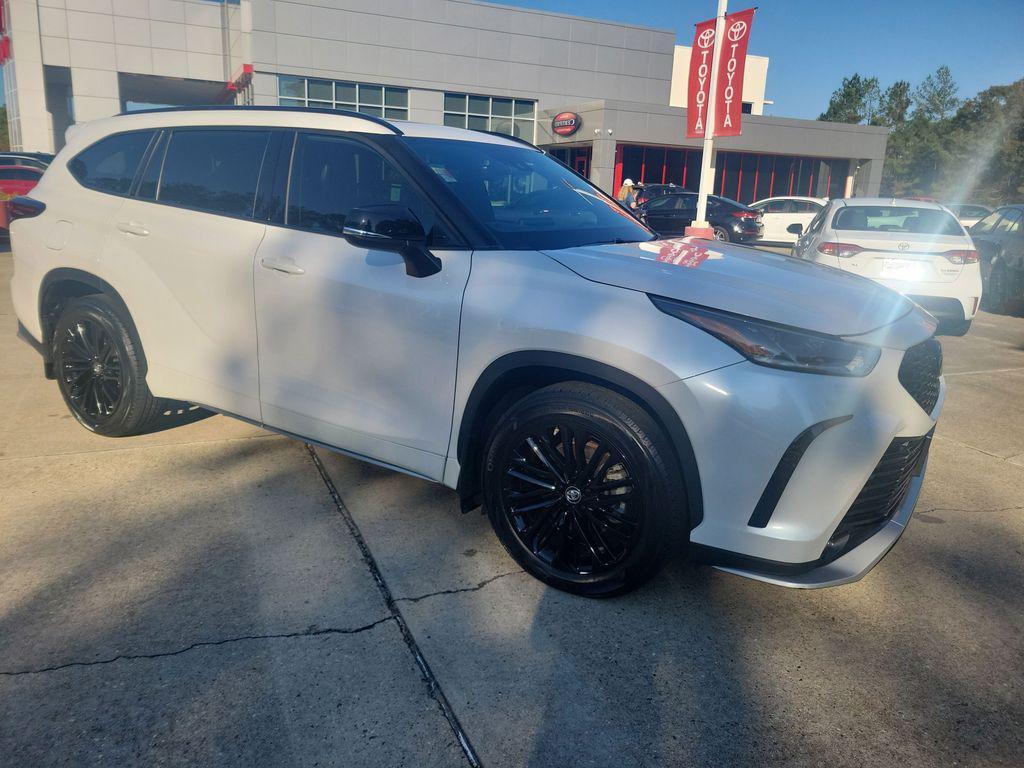 used 2024 Toyota Highlander car, priced at $41,819