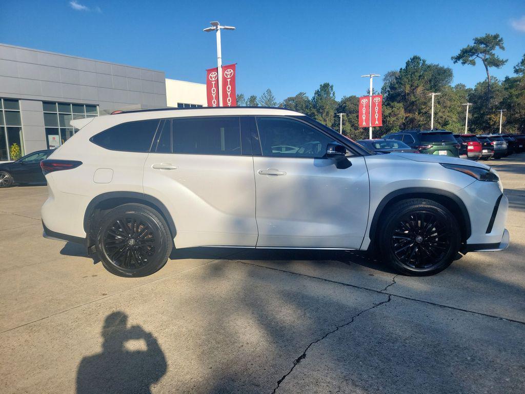 used 2024 Toyota Highlander car, priced at $41,819