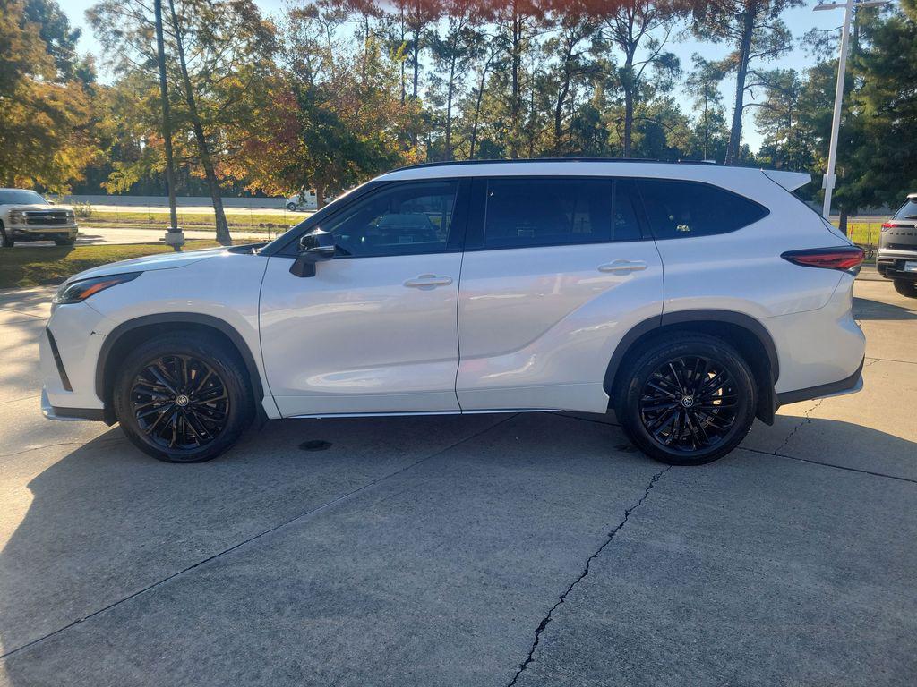 used 2024 Toyota Highlander car, priced at $41,819