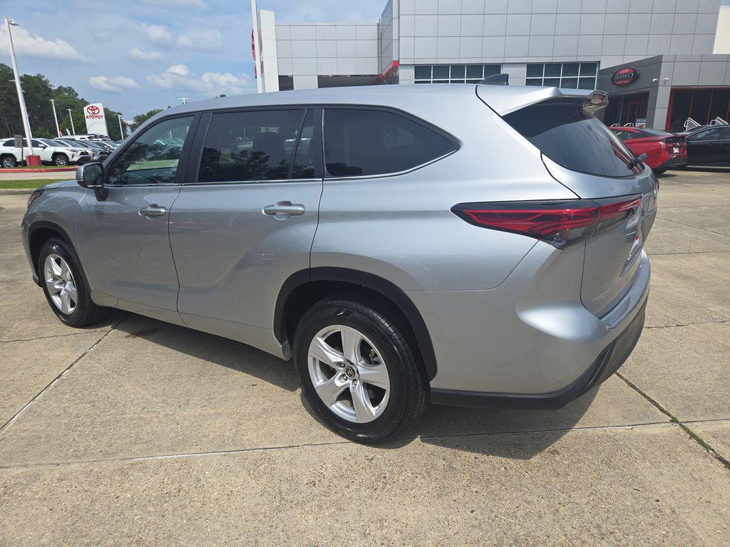 used 2023 Toyota Highlander car, priced at $31,707