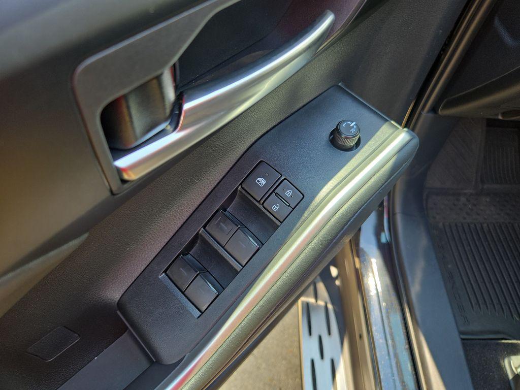 used 2025 Toyota Highlander Hybrid car, priced at $45,447