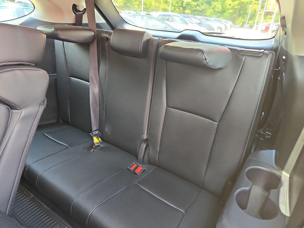 used 2025 Toyota Highlander Hybrid car, priced at $45,447