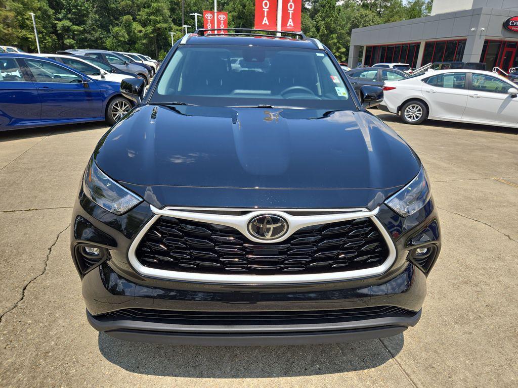 used 2025 Toyota Highlander Hybrid car, priced at $45,447