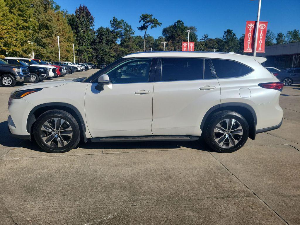 used 2021 Toyota Highlander car, priced at $27,934