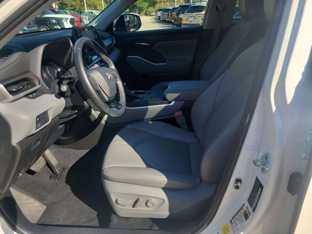 used 2021 Toyota Highlander car, priced at $27,934