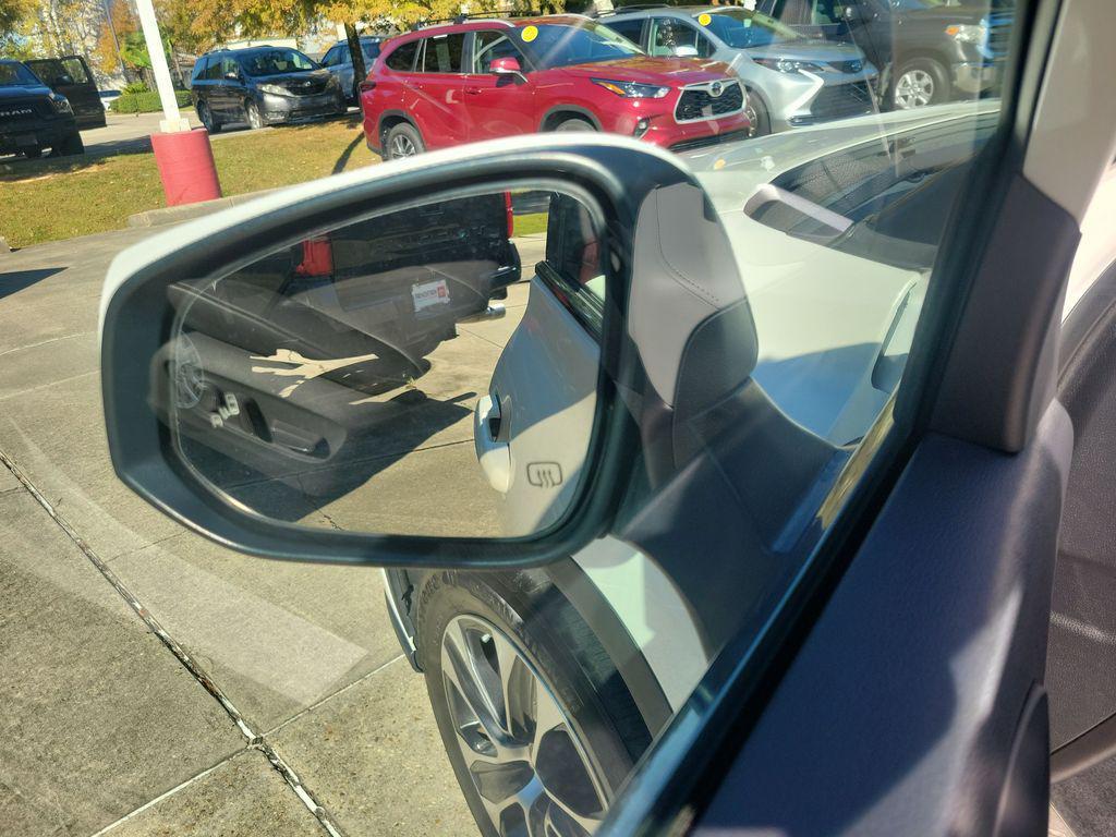 used 2021 Toyota Highlander car, priced at $27,934