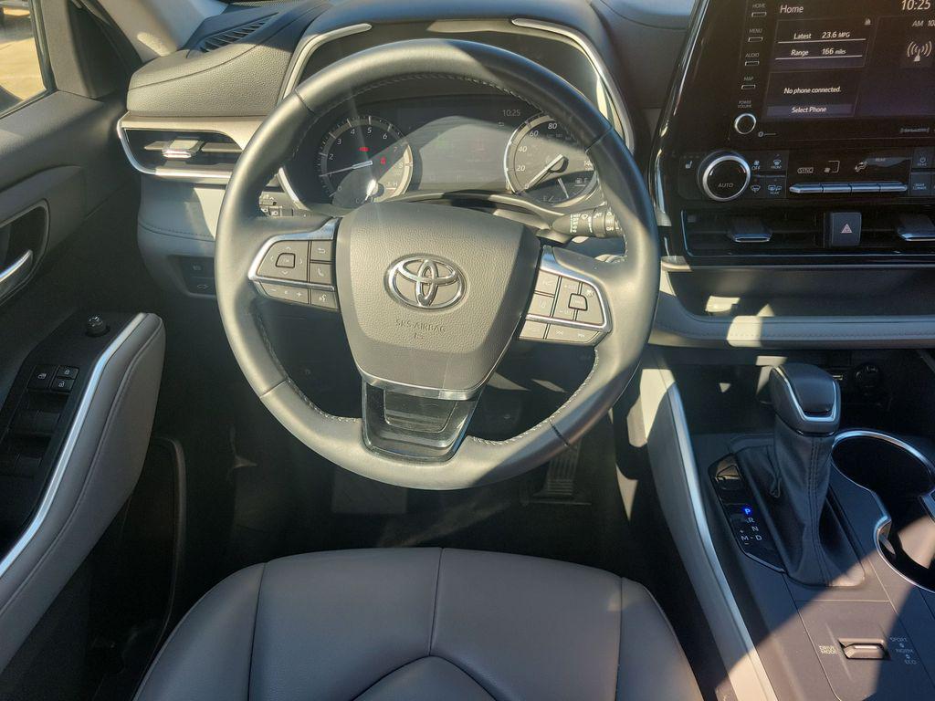 used 2021 Toyota Highlander car, priced at $27,934