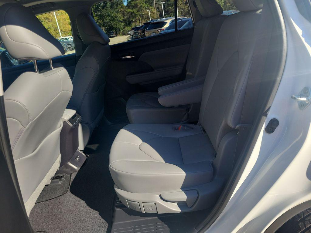 used 2021 Toyota Highlander car, priced at $27,934