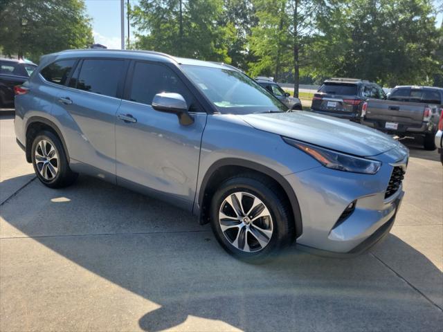used 2023 Toyota Highlander car, priced at $40,215