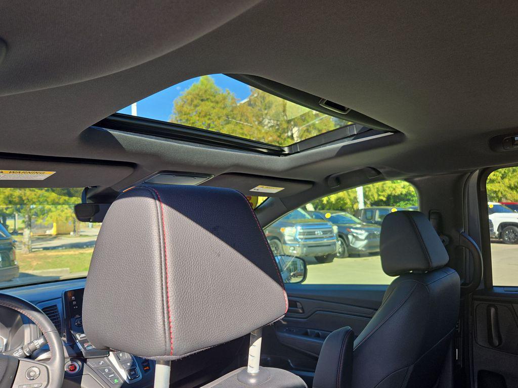 used 2024 Honda Odyssey car, priced at $35,421