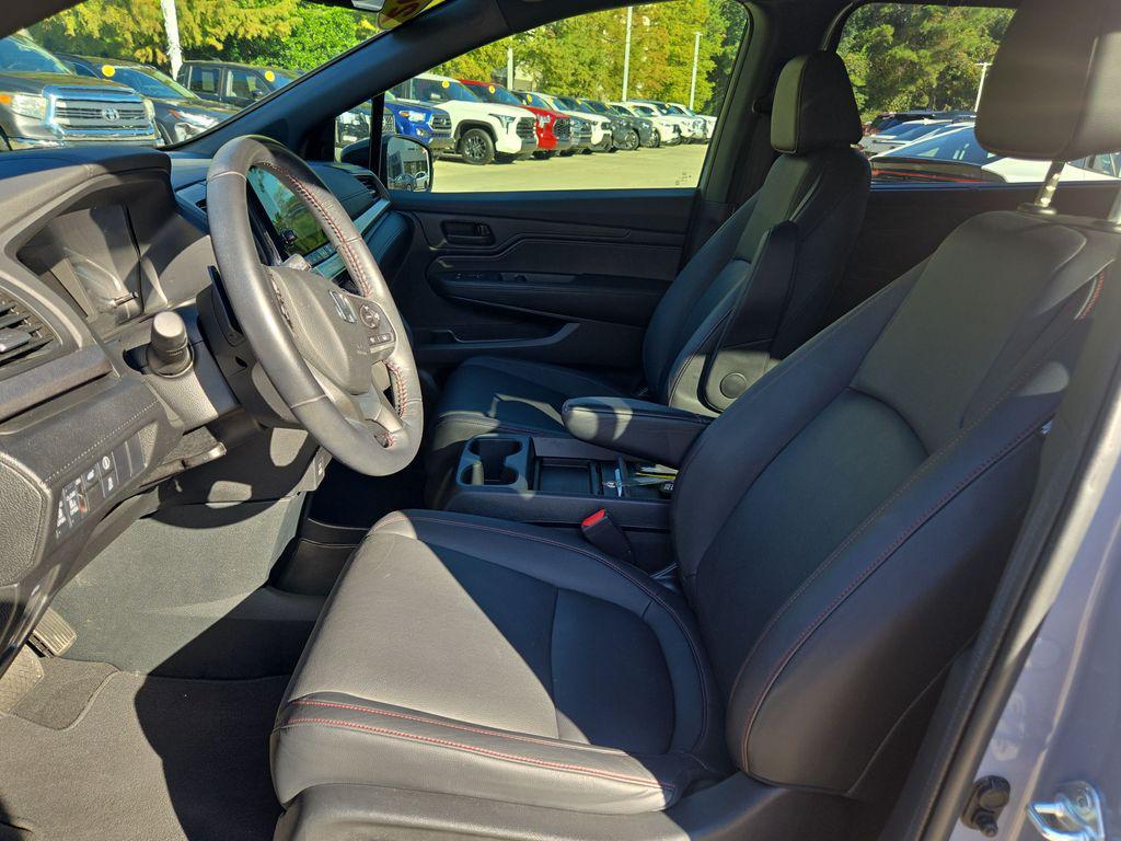 used 2024 Honda Odyssey car, priced at $35,421