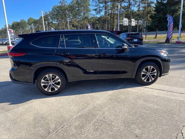 used 2021 Toyota Highlander car, priced at $29,564