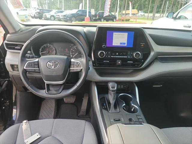 used 2023 Toyota Highlander car, priced at $34,996