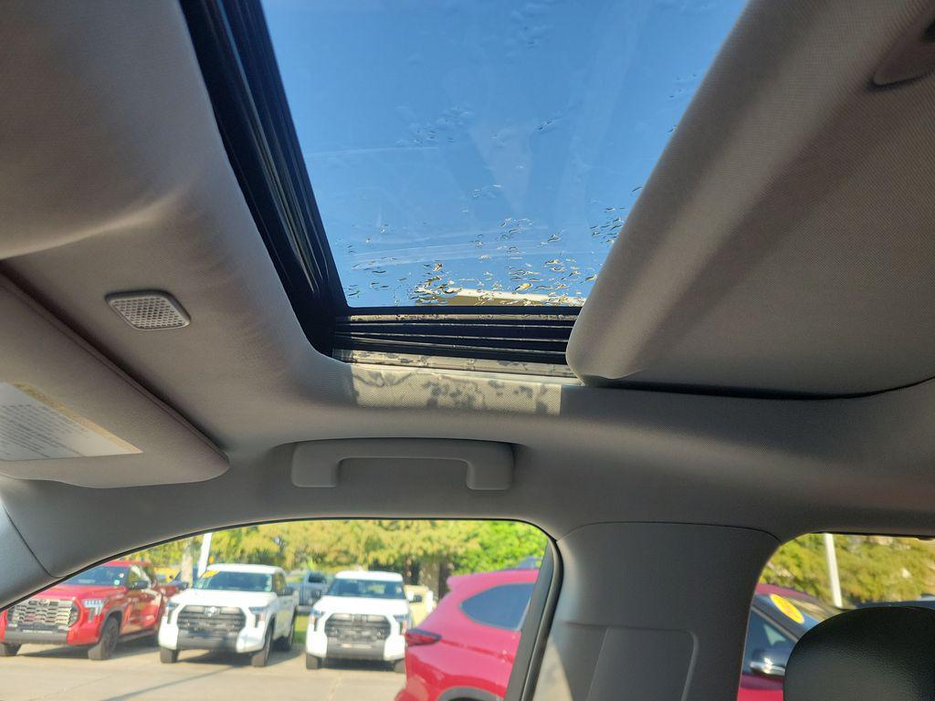 used 2025 Toyota Highlander Hybrid car, priced at $47,096