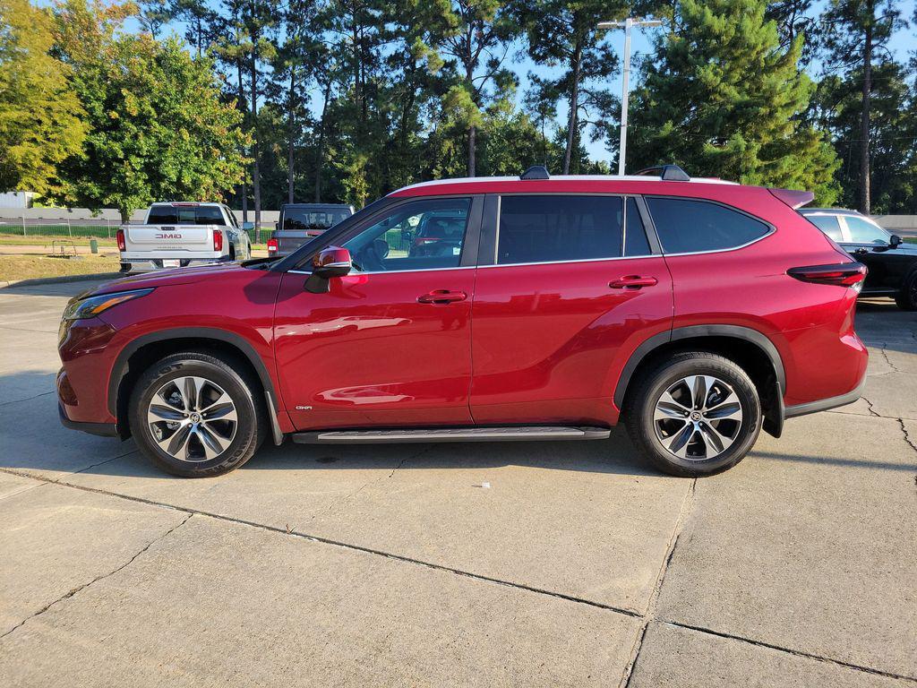 used 2025 Toyota Highlander Hybrid car, priced at $47,096