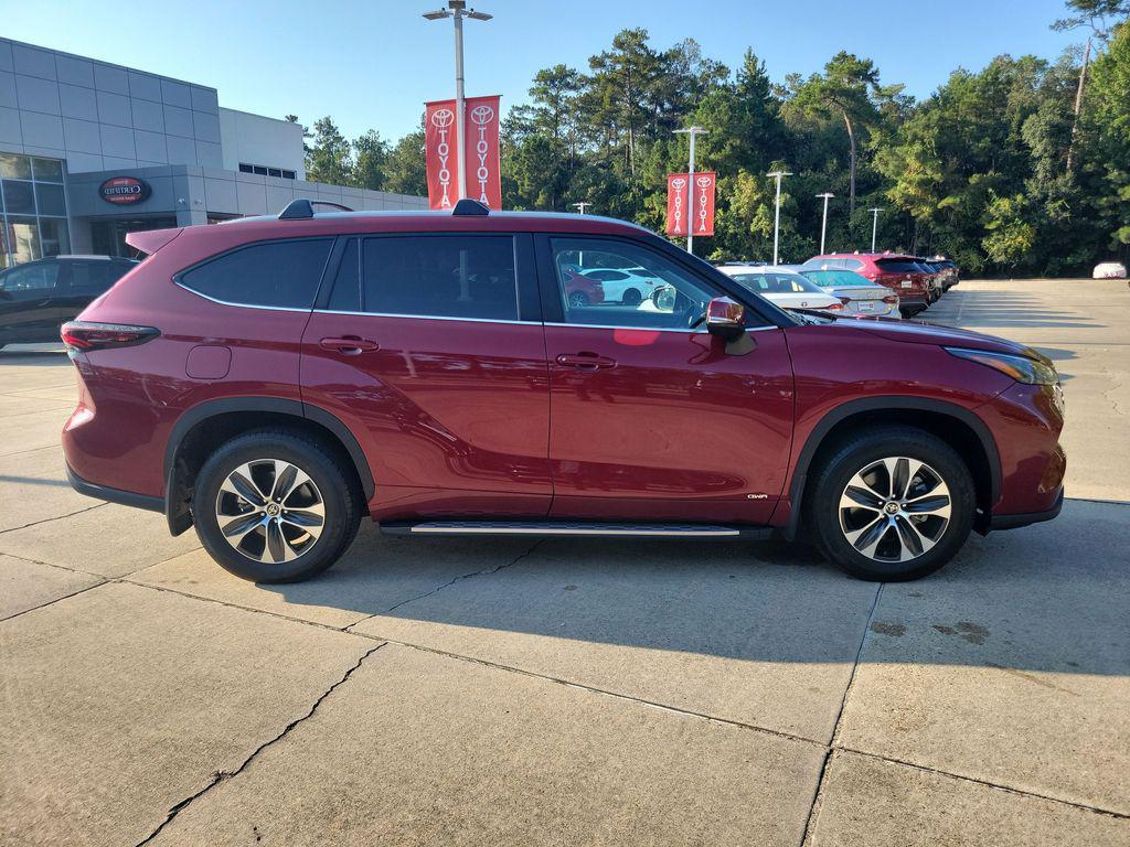 used 2025 Toyota Highlander Hybrid car, priced at $47,096