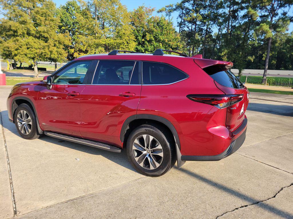 used 2025 Toyota Highlander Hybrid car, priced at $47,096