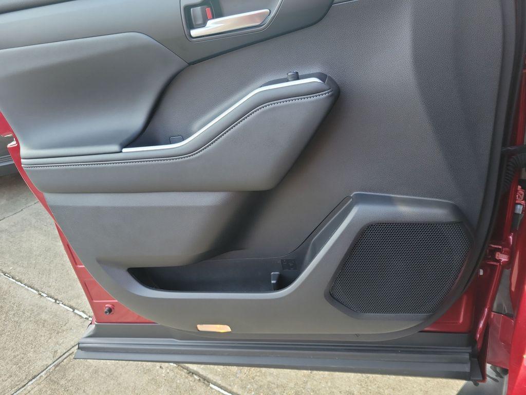 used 2025 Toyota Highlander Hybrid car, priced at $47,096