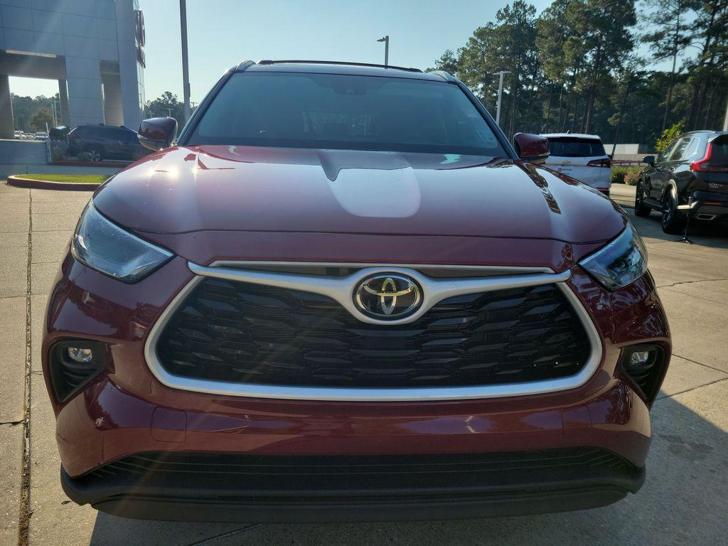 used 2025 Toyota Highlander Hybrid car, priced at $47,096
