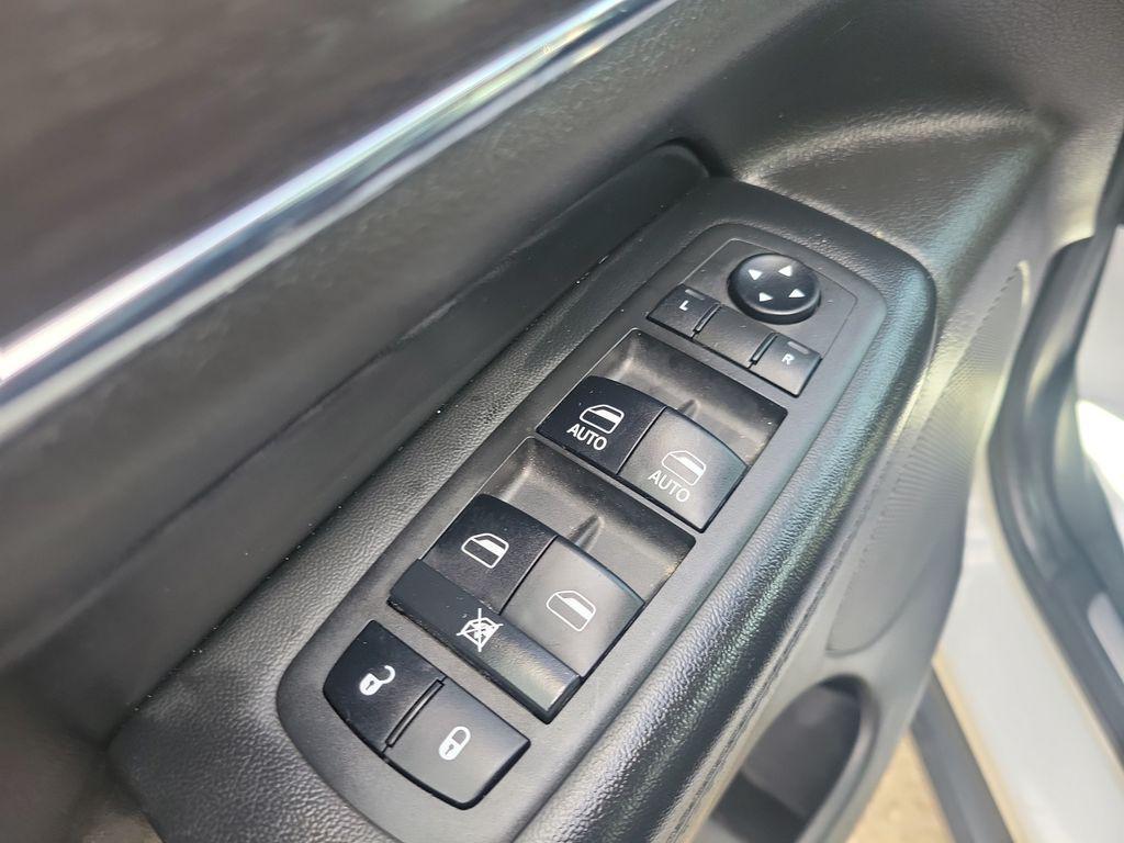 used 2018 Jeep Grand Cherokee car, priced at $19,223