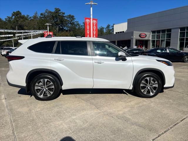 used 2023 Toyota Highlander car, priced at $41,084