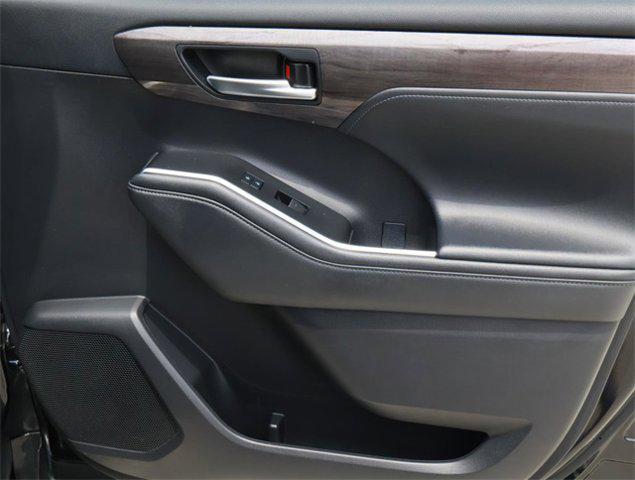 used 2021 Toyota Highlander car, priced at $33,933