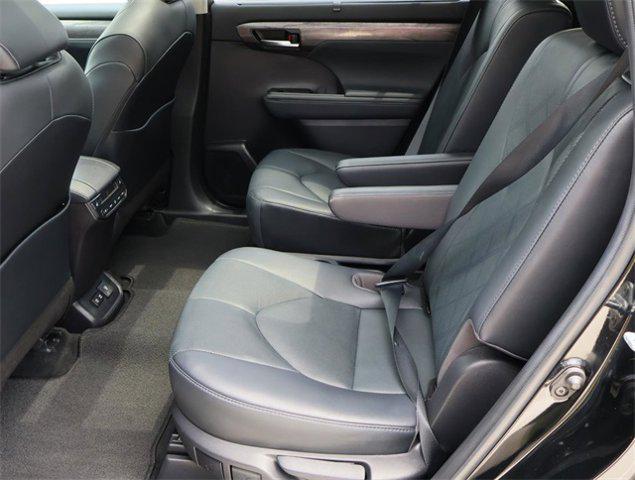 used 2021 Toyota Highlander car, priced at $33,933