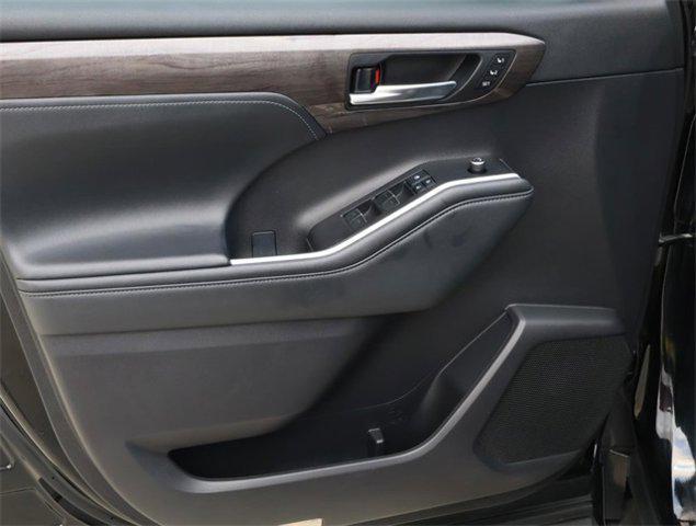 used 2021 Toyota Highlander car, priced at $33,933