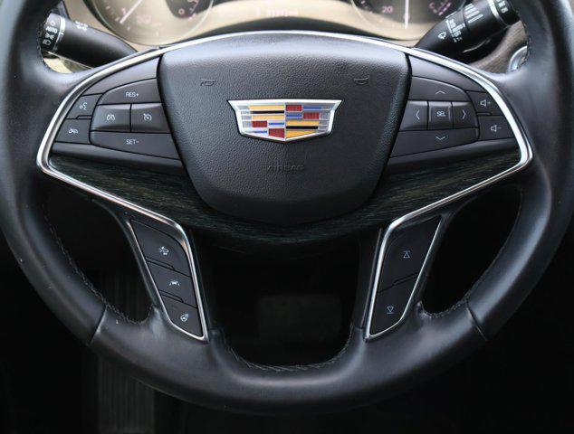 used 2022 Cadillac XT5 car, priced at $28,977