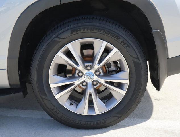 used 2015 Toyota Highlander car, priced at $18,911