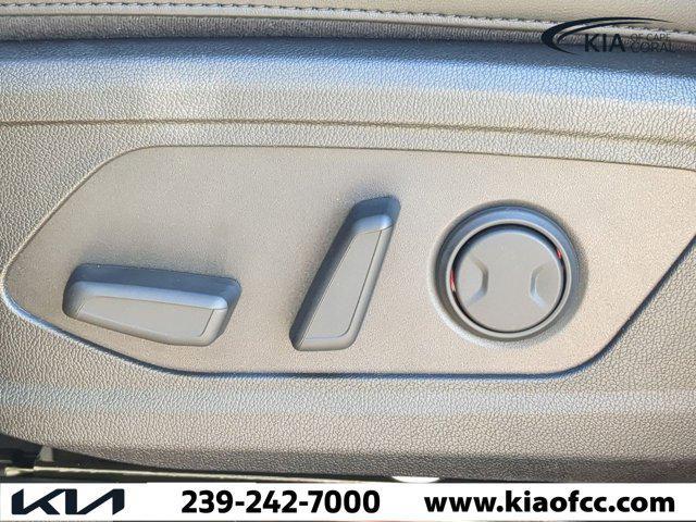 new 2025 Kia Sorento car, priced at $33,652