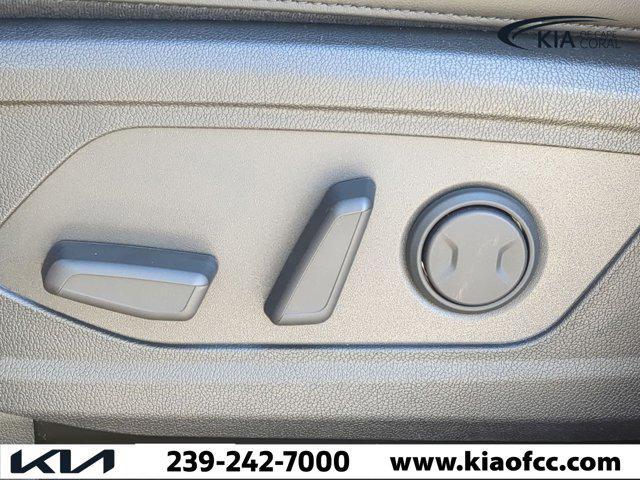 new 2025 Kia Sorento car, priced at $31,082