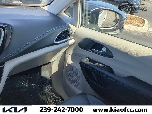 used 2023 Chrysler Pacifica Hybrid car, priced at $23,751