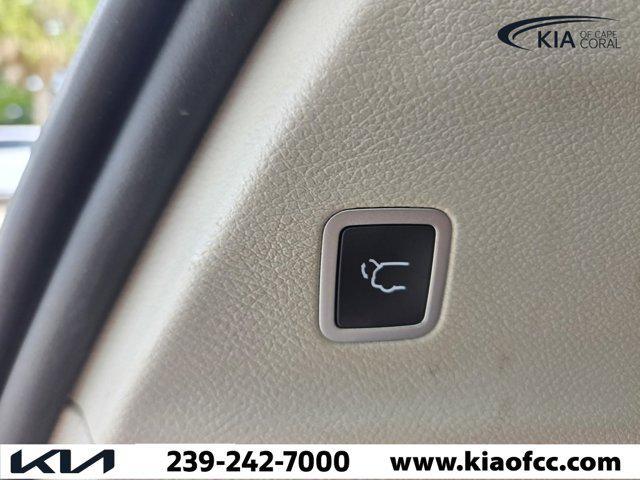 used 2023 Chrysler Pacifica Hybrid car, priced at $23,751