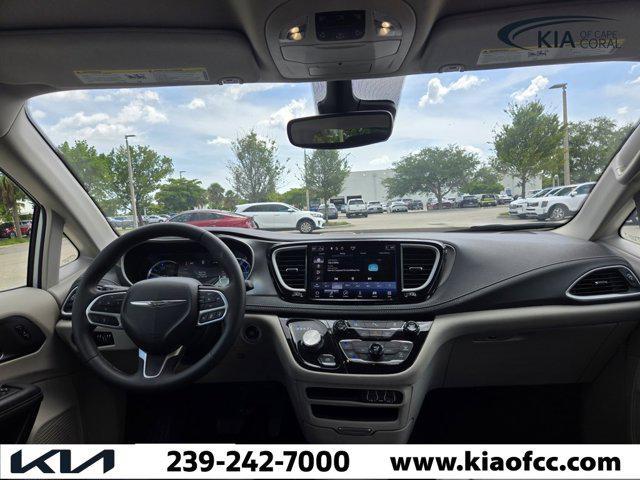 used 2023 Chrysler Pacifica Hybrid car, priced at $23,751