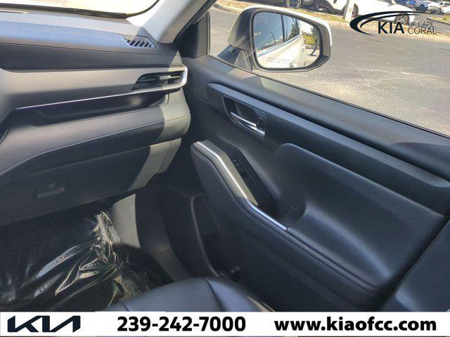 used 2021 Toyota Highlander car, priced at $28,255