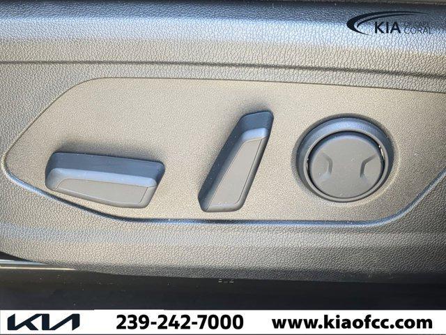 new 2025 Kia Sorento car, priced at $32,226