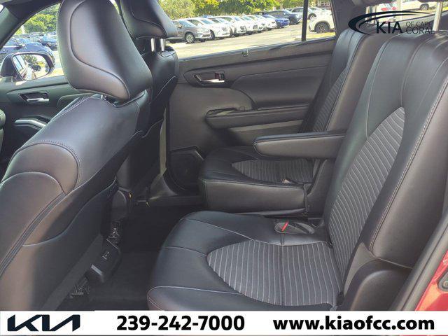 used 2022 Toyota Highlander car, priced at $31,923