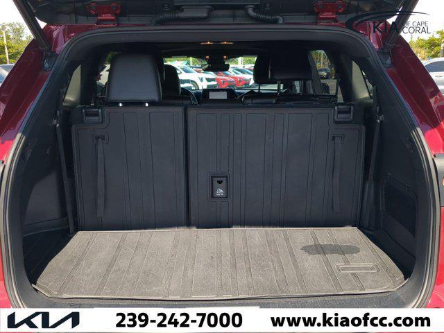 used 2022 Toyota Highlander car, priced at $31,923