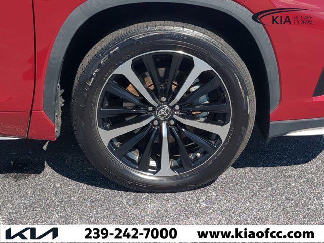 used 2022 Toyota Highlander car, priced at $31,923