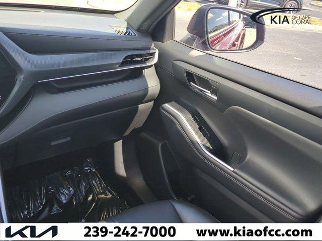 used 2022 Toyota Highlander car, priced at $31,923