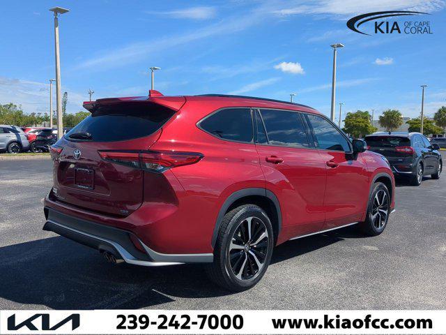 used 2022 Toyota Highlander car, priced at $31,923