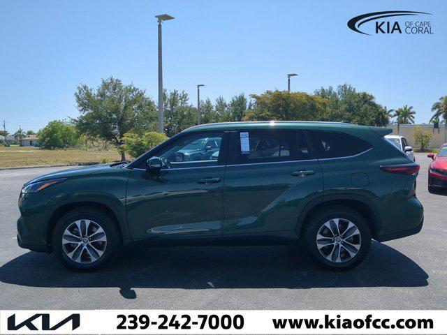 used 2024 Toyota Highlander car, priced at $35,286