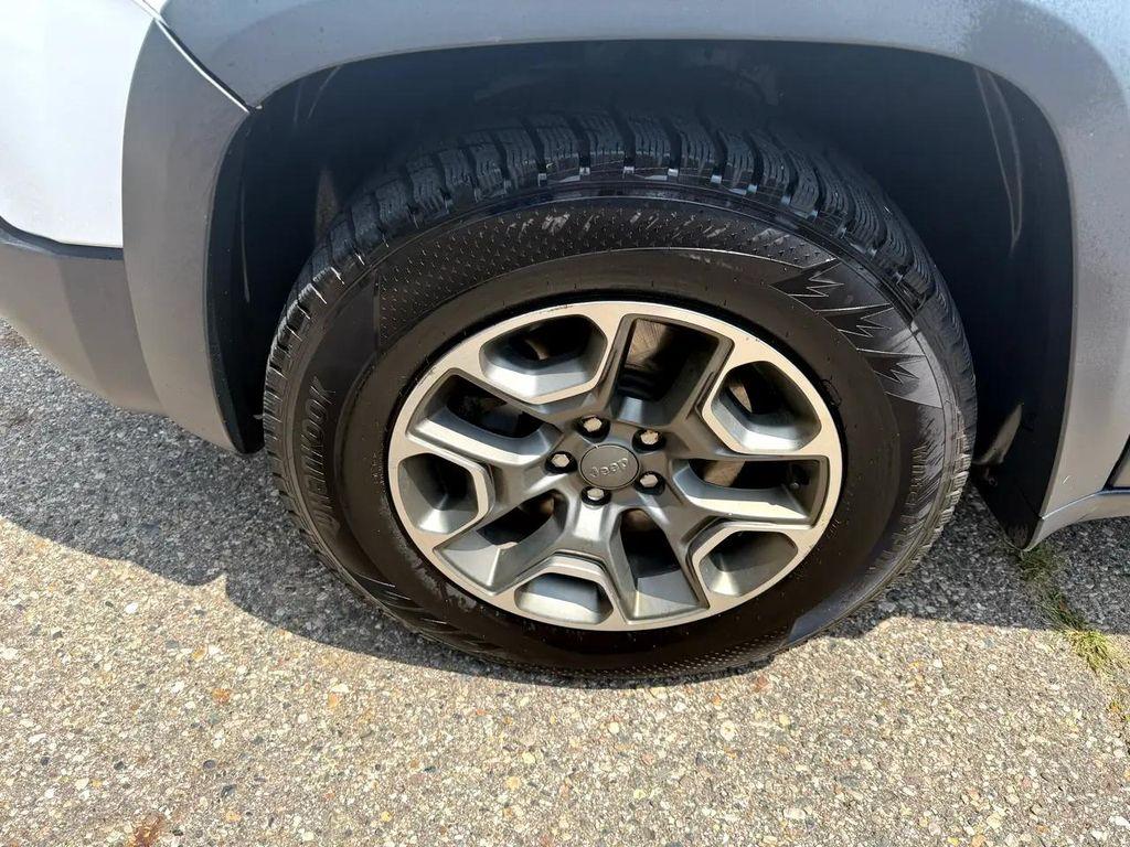 used 2020 Jeep Cherokee car, priced at $14,995