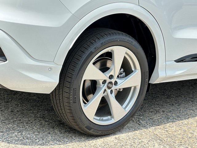 new 2025 Audi Q5 car, priced at $60,975
